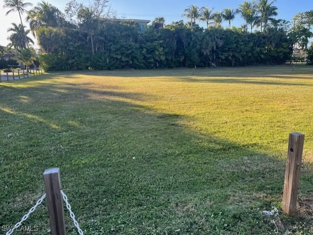 680 Park Street Naples FL 34102
