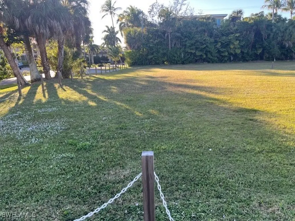 680 Park Street Naples FL 34102