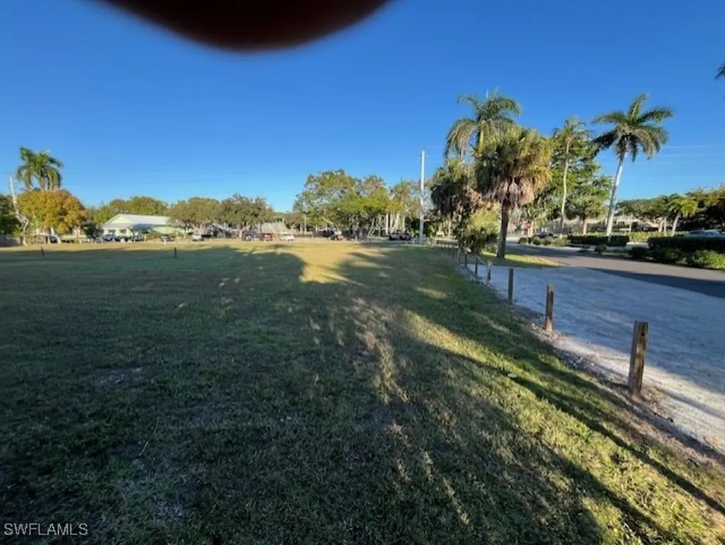 680 Park Street Naples FL 34102