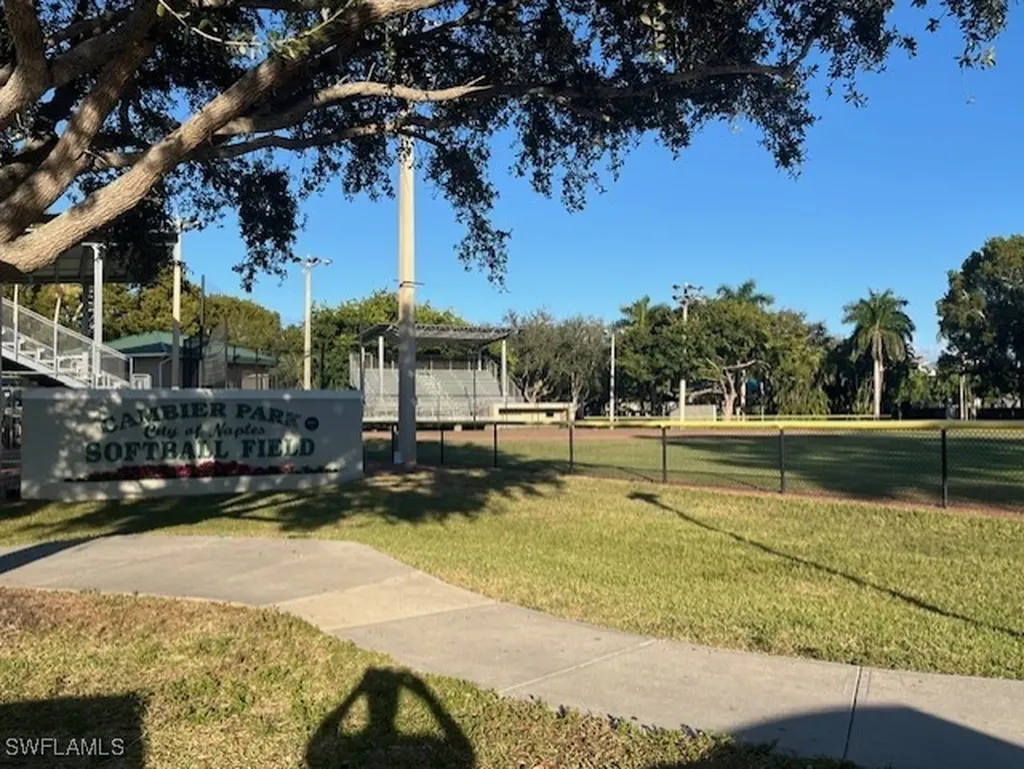 670 Park Street Naples FL 34102