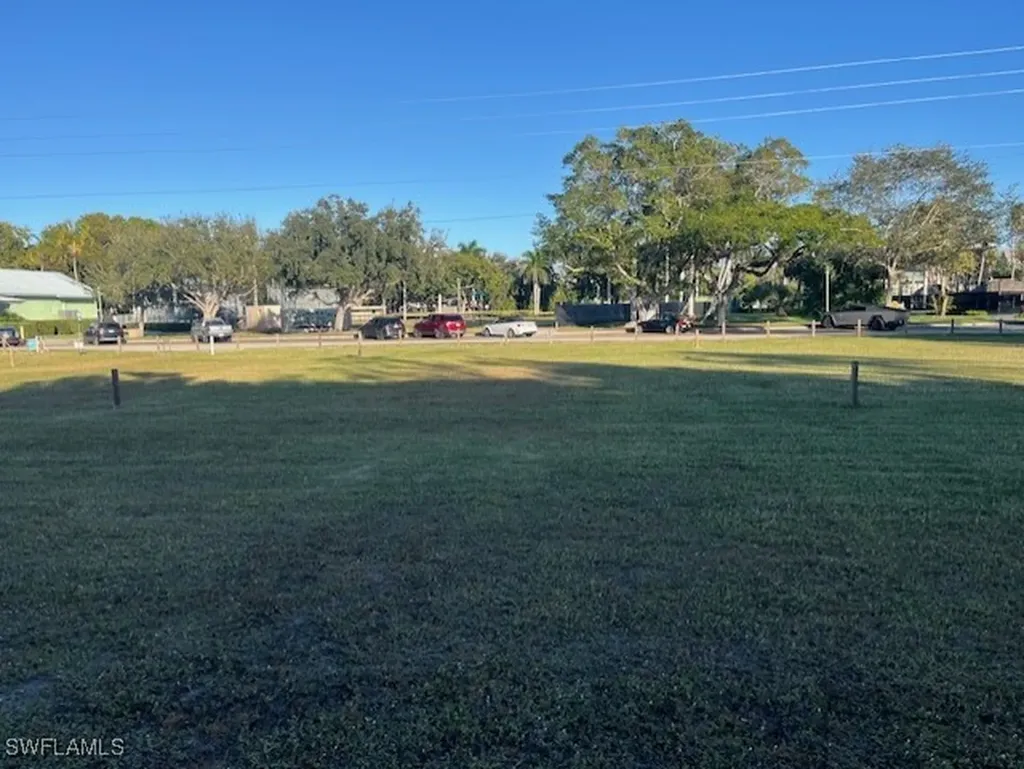 670 Park Street Naples FL 34102