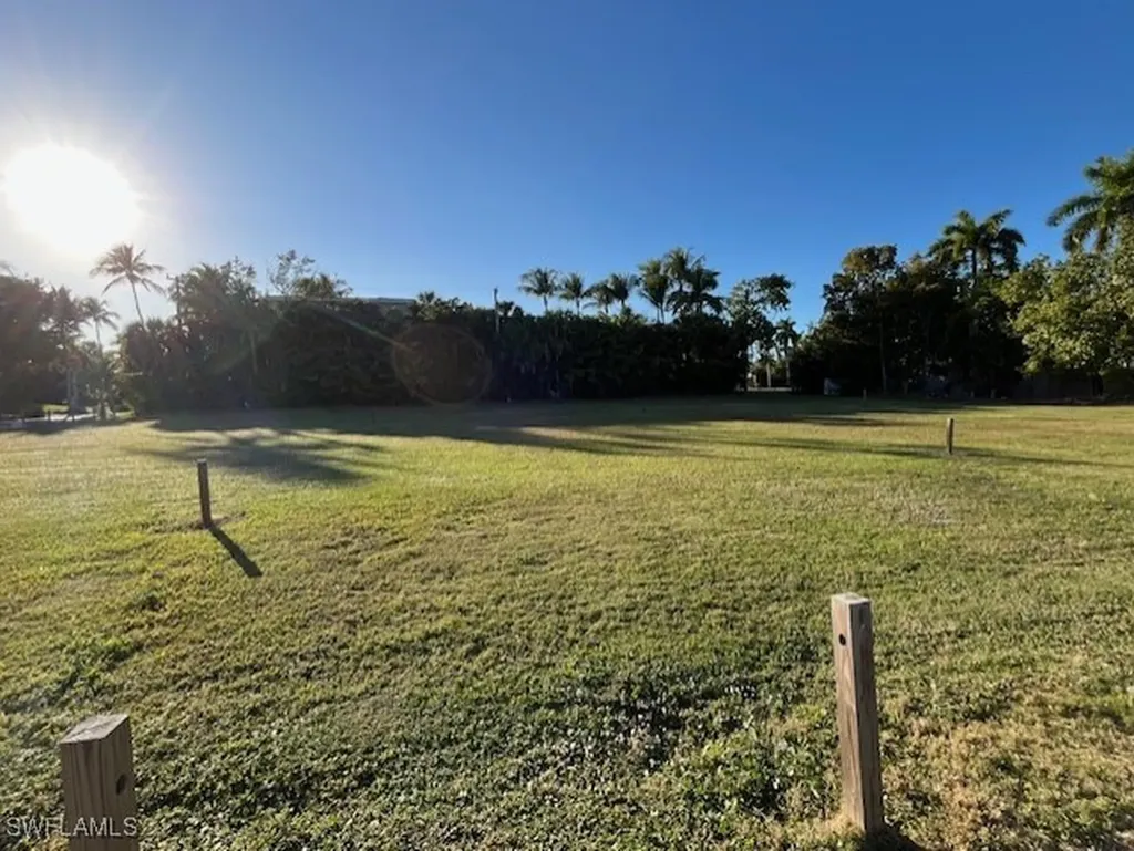 670 Park Street Naples FL 34102