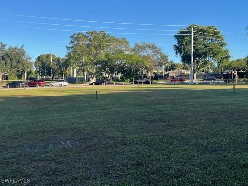 670 Park Street Naples FL 34102