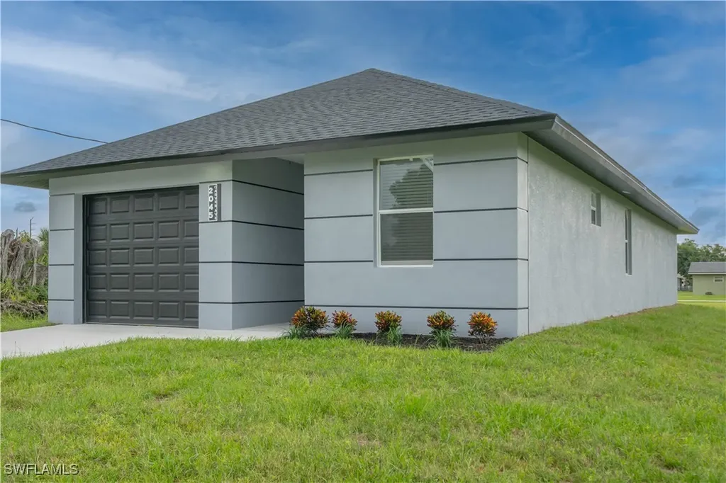 2045 Carver Avenue Fort Myers FL 33916