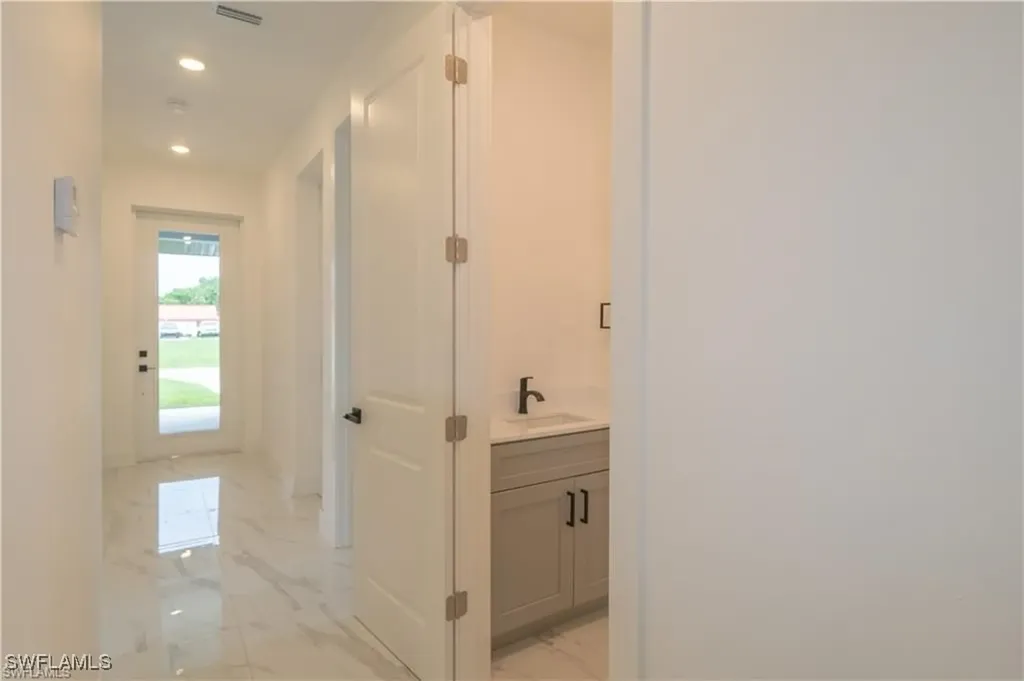 2045 Carver Avenue Fort Myers FL 33916