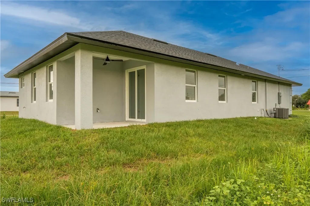 2045 Carver Avenue Fort Myers FL 33916