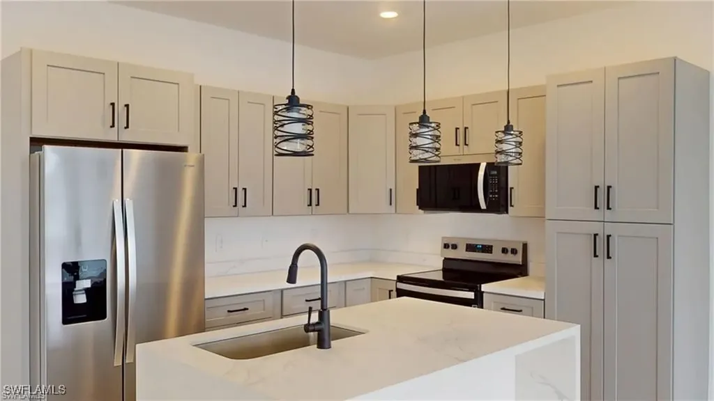 2045 Carver Avenue Fort Myers FL 33916