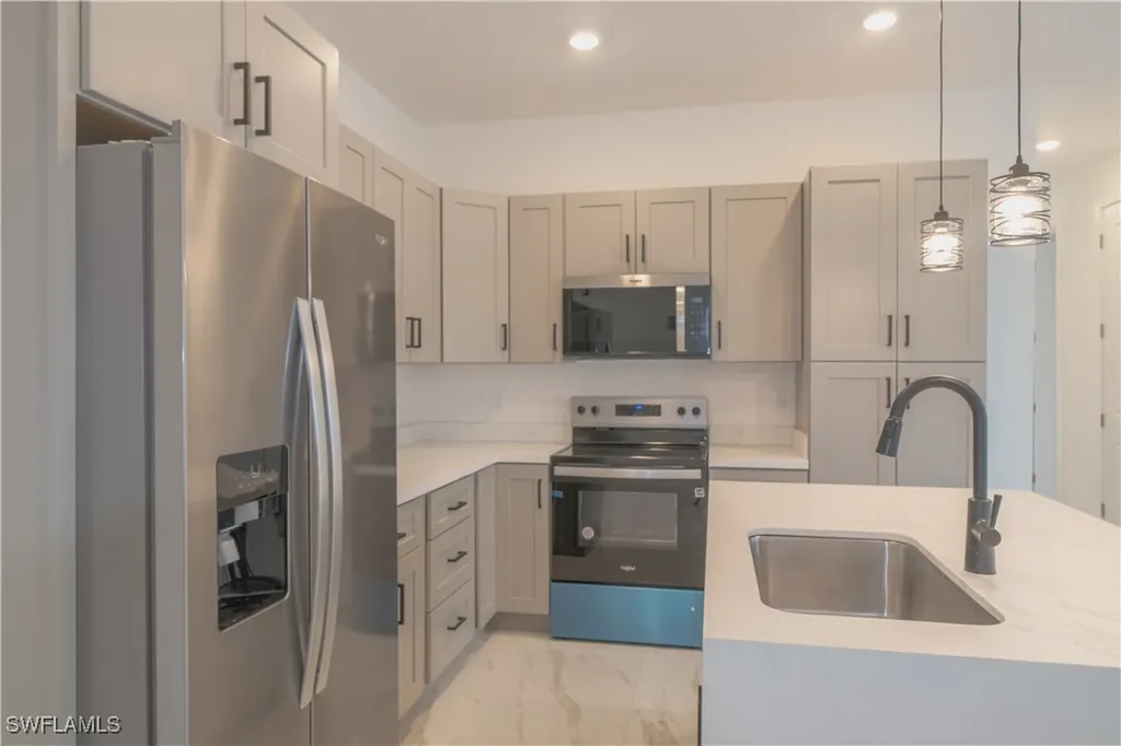 2045 Carver Avenue Fort Myers FL 33916