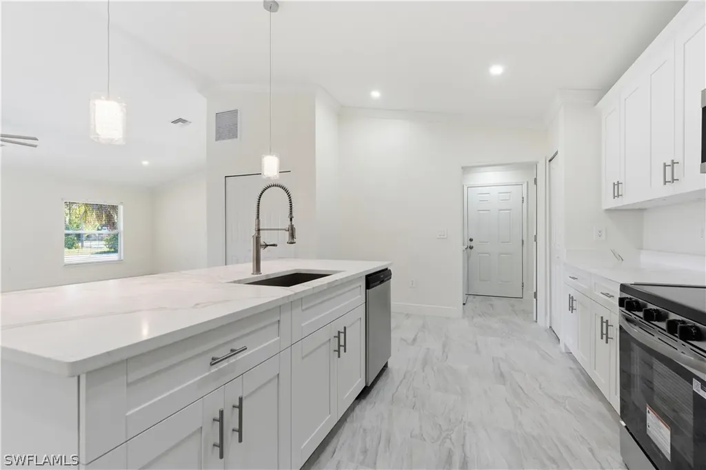 2141 Davis Street Fort Myers FL 33916