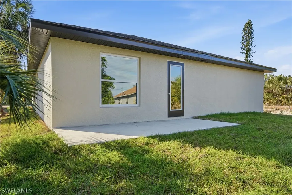 2141 Davis Street Fort Myers FL 33916