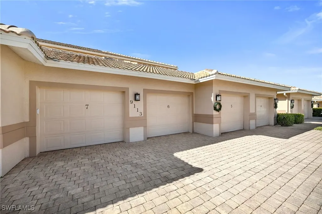 9113 Michael Circle Naples FL 34113