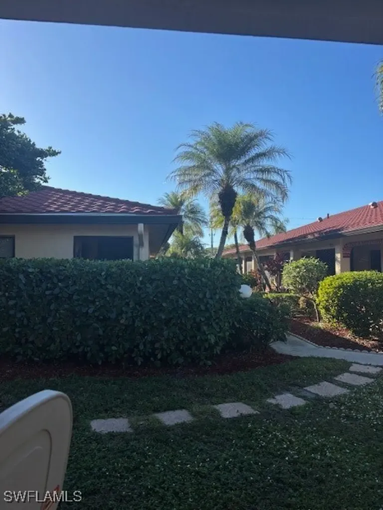 2093 Pine Isle Lane Naples FL 34112