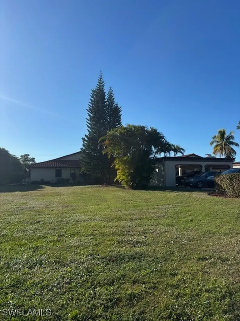 2093 Pine Isle Lane Naples FL 34112