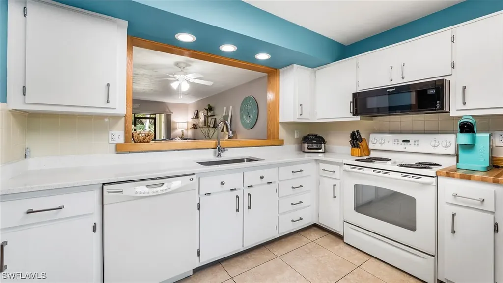 2904 Kings Lake Boulevard Naples FL 34112