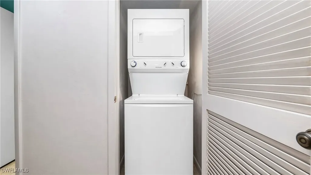 2904 Kings Lake Boulevard Naples FL 34112