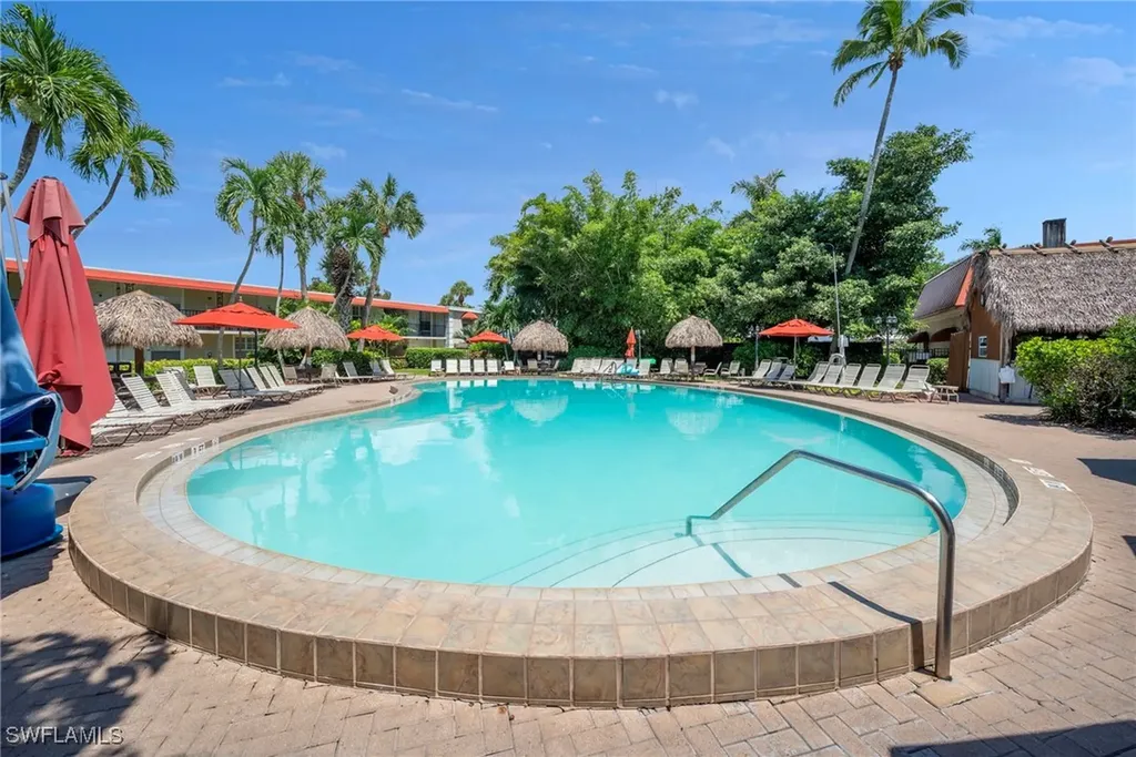 2555 Tamiami Trail N Naples FL 34103
