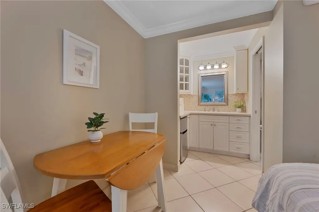 2555 Tamiami Trail N Naples FL 34103