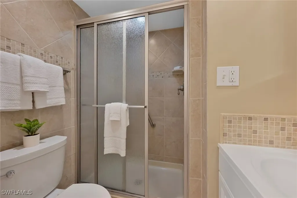 2555 Tamiami Trail N Naples FL 34103