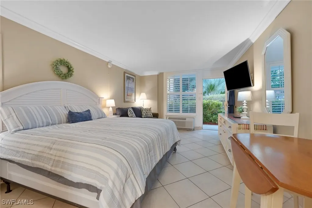 2555 Tamiami Trail N Naples FL 34103