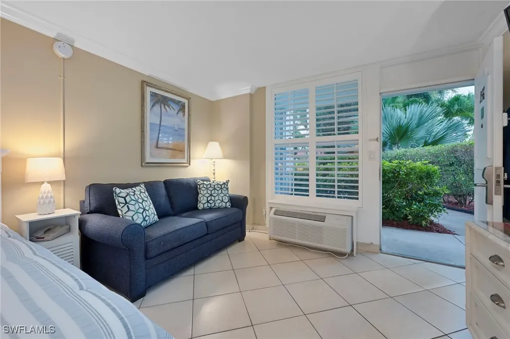 2555 Tamiami Trail N Naples FL 34103