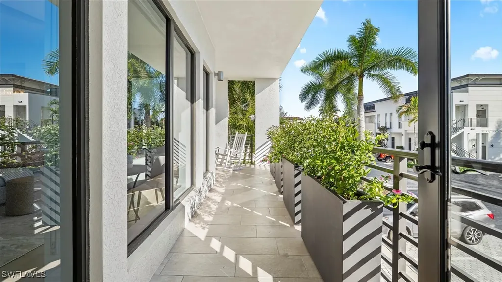 1111 Central Avenue Naples FL 34102