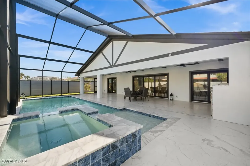 135 Tahiti Circle Naples FL 34113