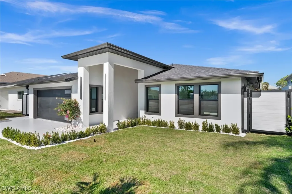 135 Tahiti Circle Naples FL 34113