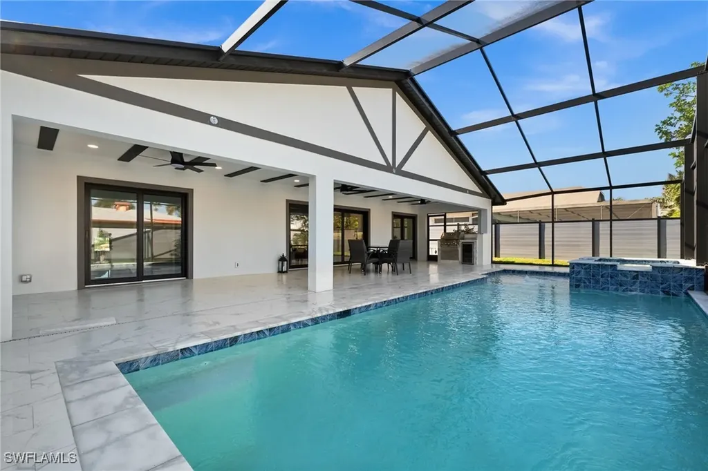135 Tahiti Circle Naples FL 34113