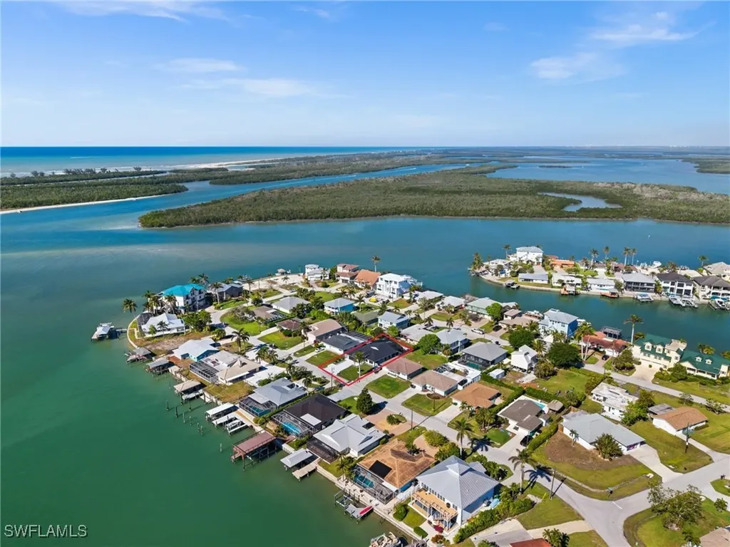 135 Tahiti Circle Naples FL 34113