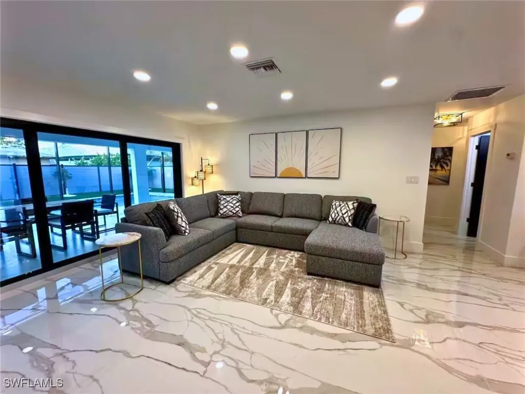 135 Tahiti Circle Naples FL 34113
