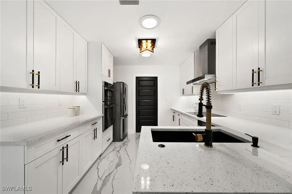 135 Tahiti Circle Naples FL 34113