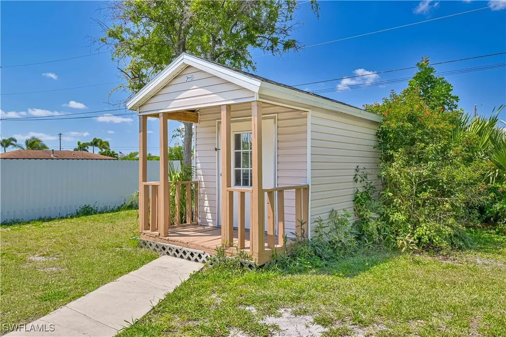 1214 NE 14th Place Cape Coral FL 33909