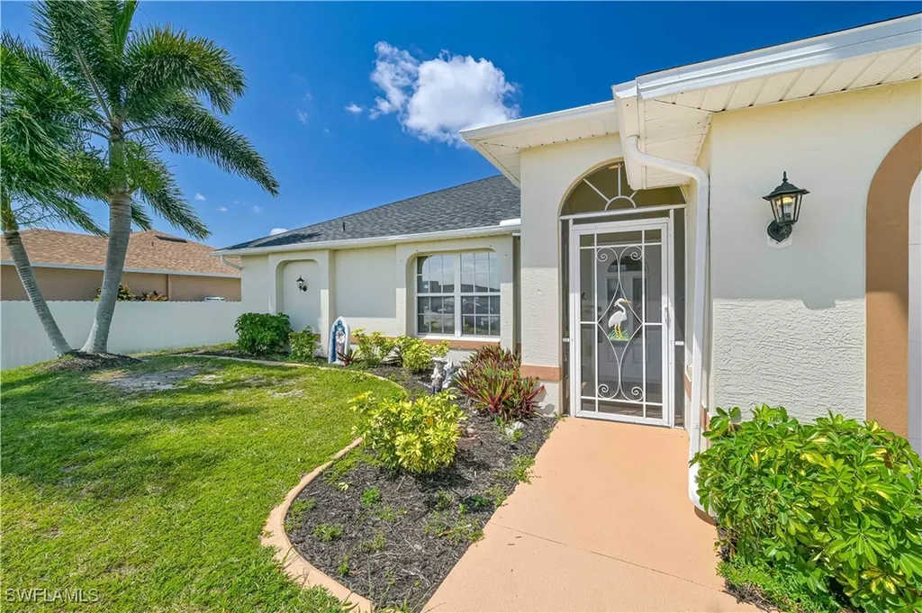 1214 NE 14th Place Cape Coral FL 33909