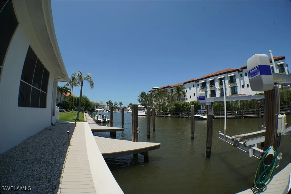 1425 Curlew Avenue Naples FL 34102
