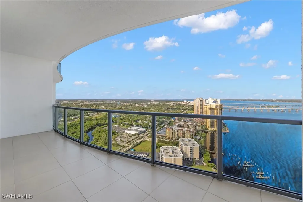 3000 Oasis Grand Boulevard Fort Myers FL 33916
