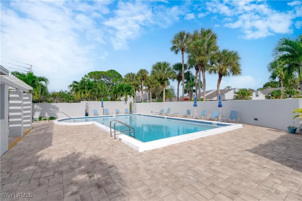878 Meadowland Drive Naples FL 34108