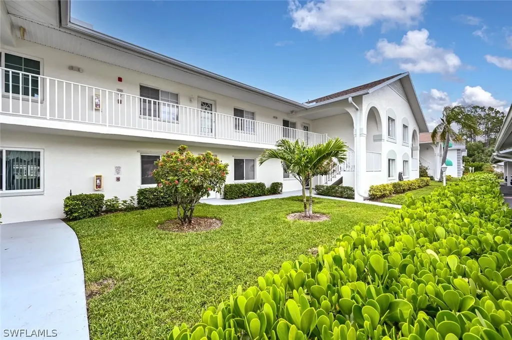 515 Gabriel Circle Naples FL 34104