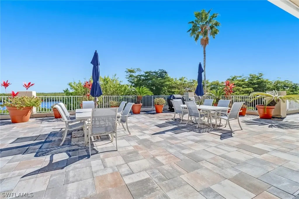 410 Bayfront Place Naples FL 34102