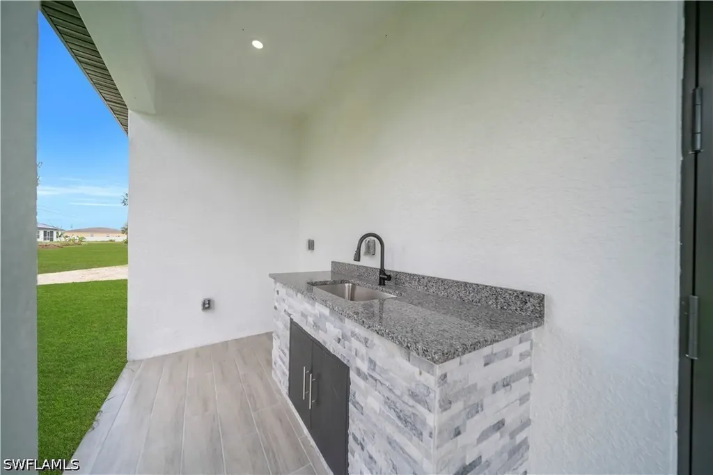 1303 NE 6th Avenue Cape Coral FL 33909