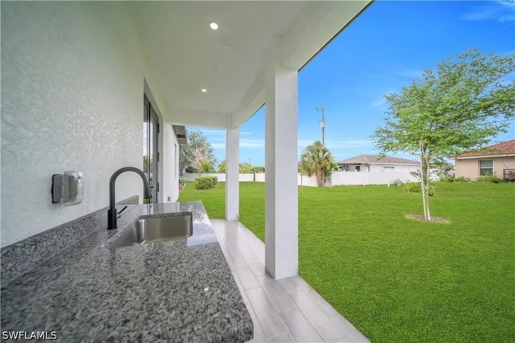 1303 NE 6th Avenue Cape Coral FL 33909
