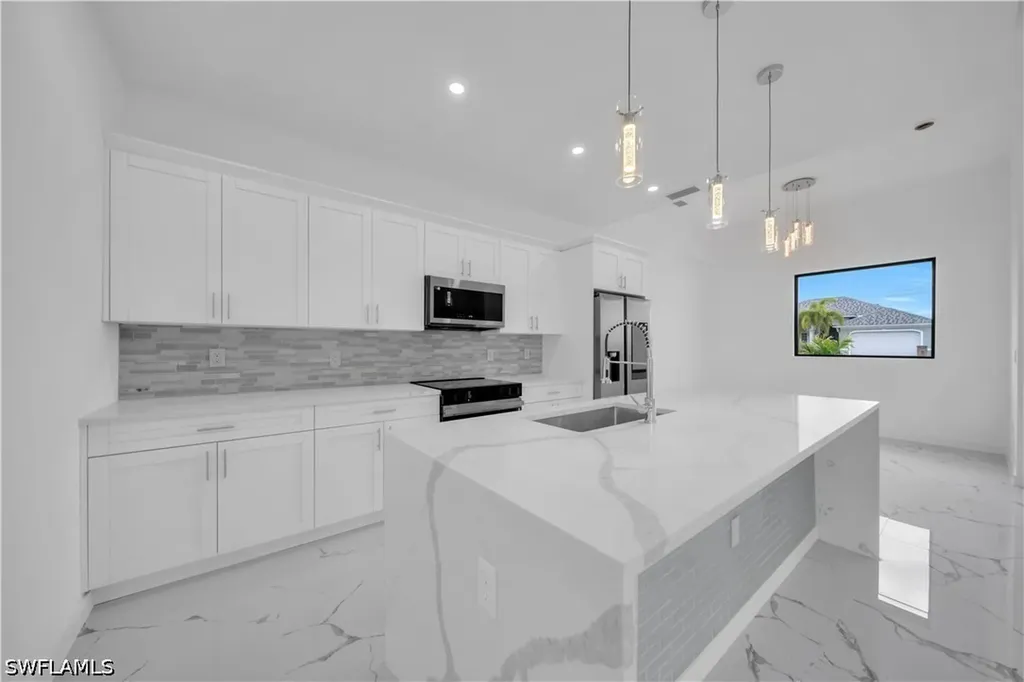 1303 NE 6th Avenue Cape Coral FL 33909