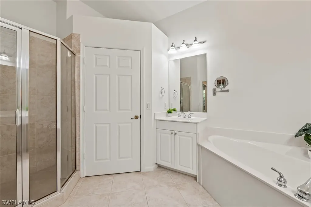 10040 Valiant Court Miromar Lakes FL 33913