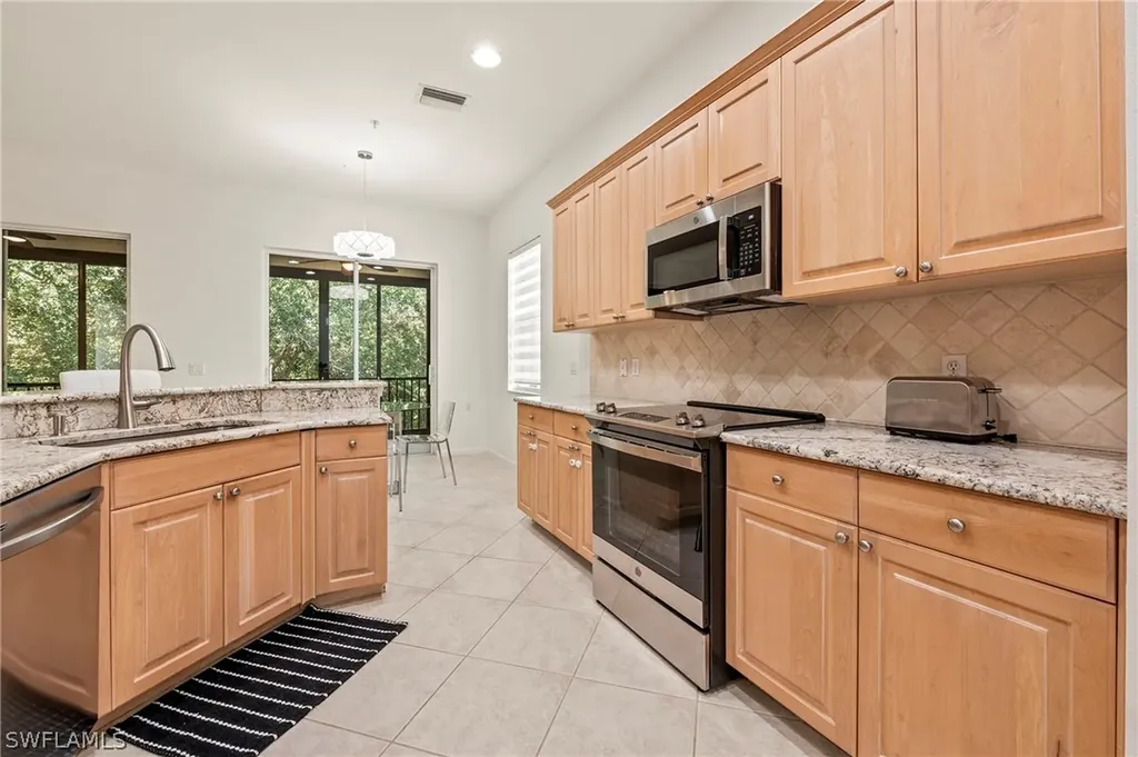 10040 Valiant Court Miromar Lakes FL 33913