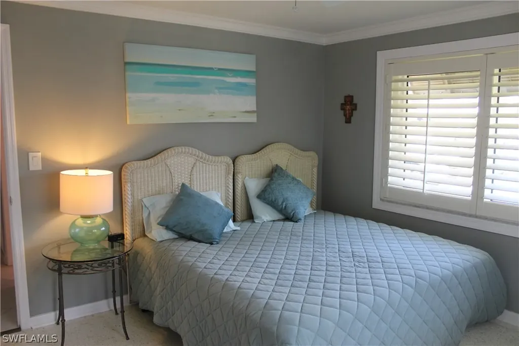 606 Park Shore Drive Naples FL 34103