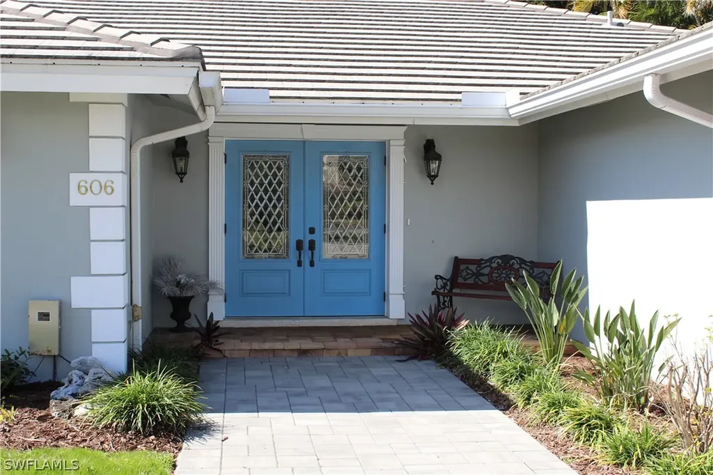 606 Park Shore Drive Naples FL 34103