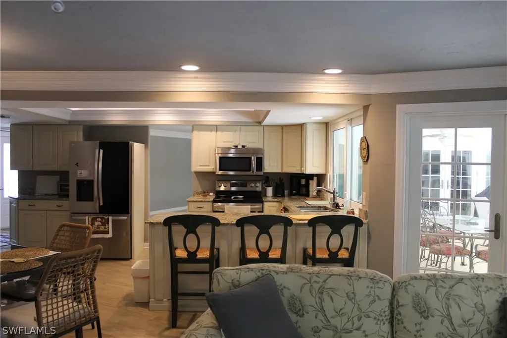 606 Park Shore Drive Naples FL 34103