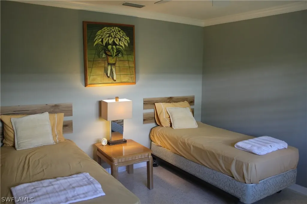 606 Park Shore Drive Naples FL 34103