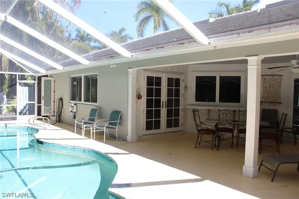 606 Park Shore Drive Naples FL 34103