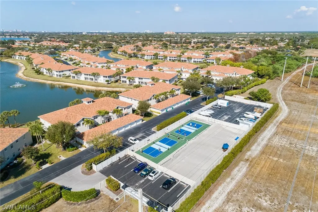 3042 Driftwood Way Naples FL 34109