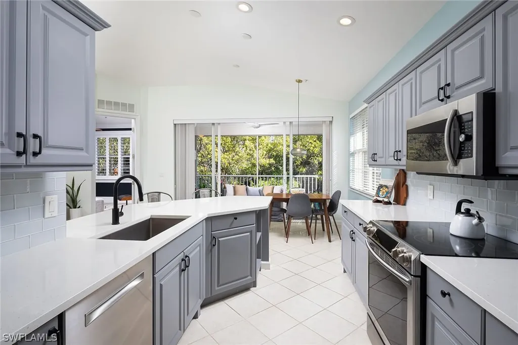 3042 Driftwood Way Naples FL 34109